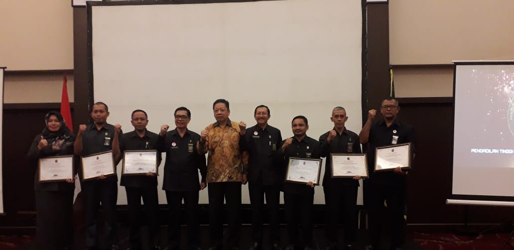 penerimaan piagam